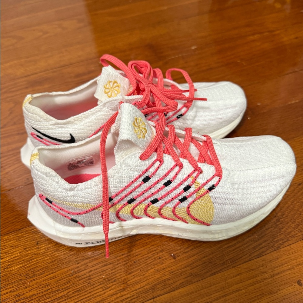 Nike White and Coral Shoes NEW WOMENS SIZE 8